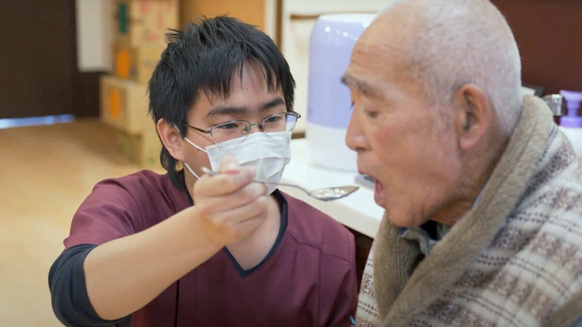 介護職員として働く先輩からのメッセージ｜いばらきふくしのおしごとナビ